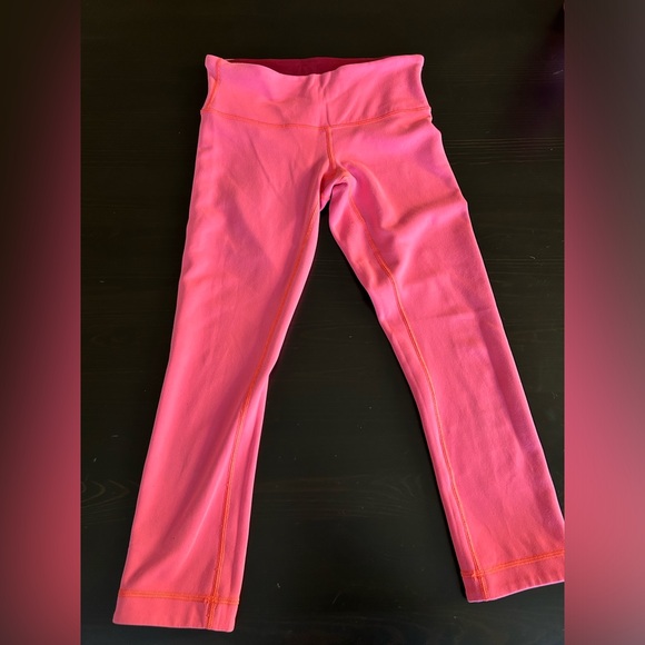 Lululemon Reversible Wunder Under pink / burgundy crop size 4 - Picture 11 of 16